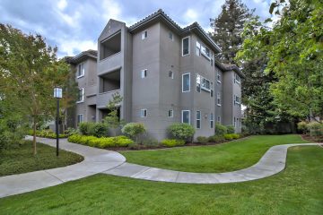 Warburton Village Apartments Exterior Courtyard and Building