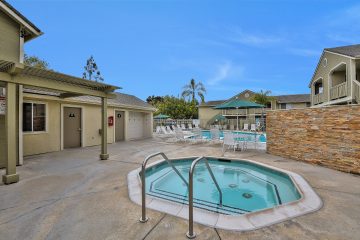 Cross Creek Apartments Community Pool & Hot Tub Jacuzzi