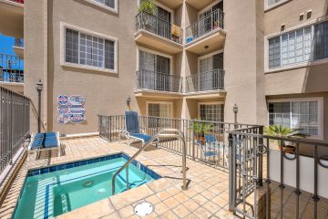 Villa Doheny Apartments Outdoor Hot Tub Jacuzzi