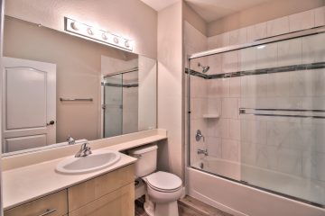 Buckingham Place Apartments Bathroom