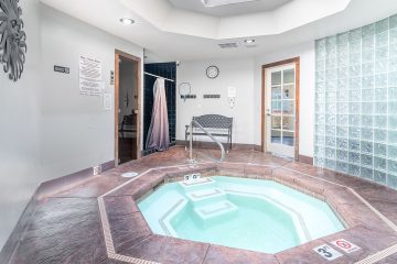 Sun Chase Apartments Hot Tub