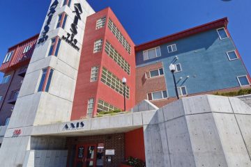 Axis at 739 Apartments exterior view of building & front entrance.