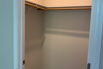 1x1 Bedroom Closet