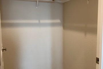 2x2 Walk-In Closet