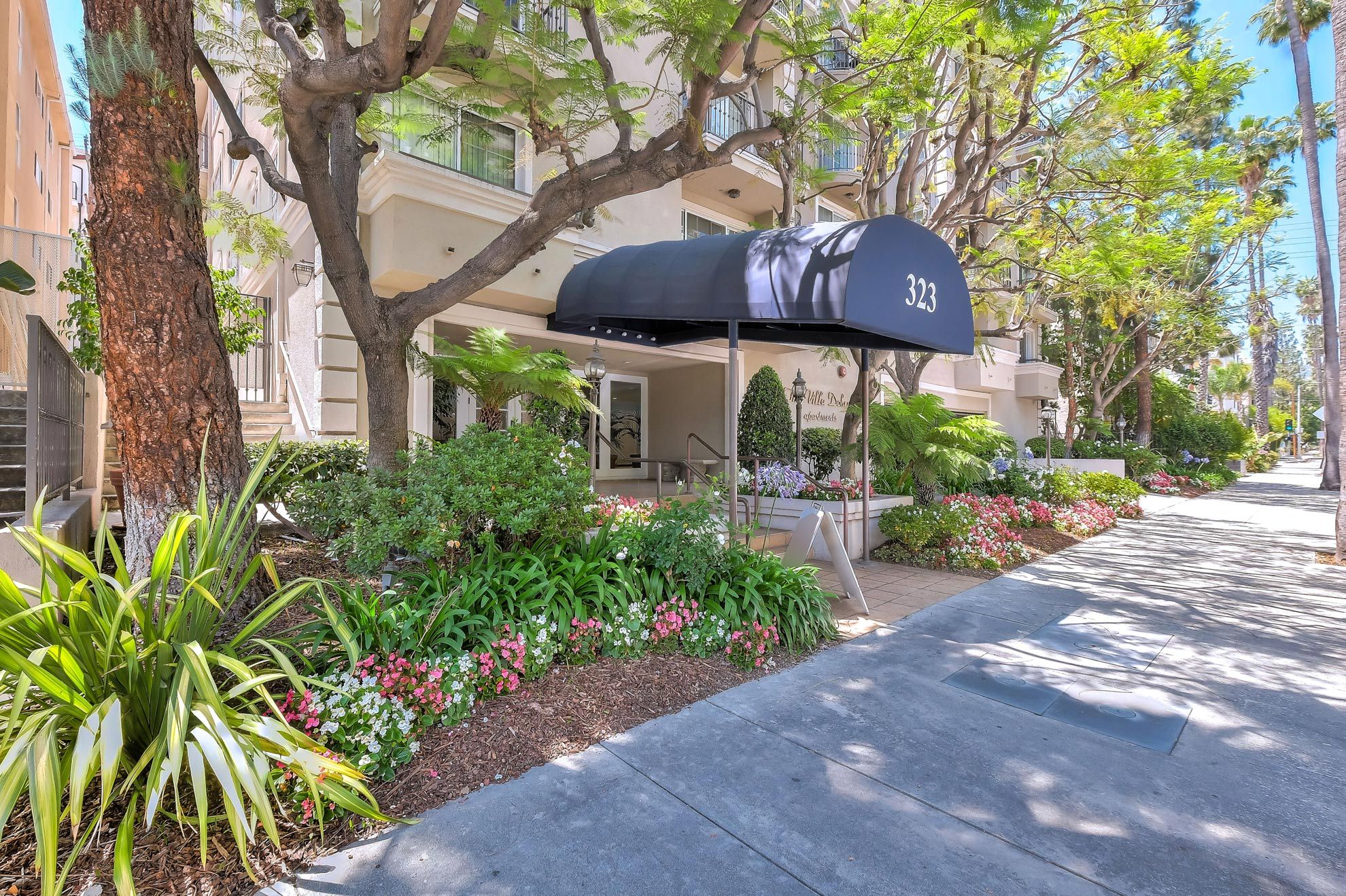 Villa Doheny Apartments in Los Angeles Units Available Now!