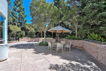 Stevens Creek Villas Outdoor Patio Seating