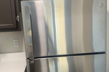 Flora Vista Apartment Unit Refrigerator