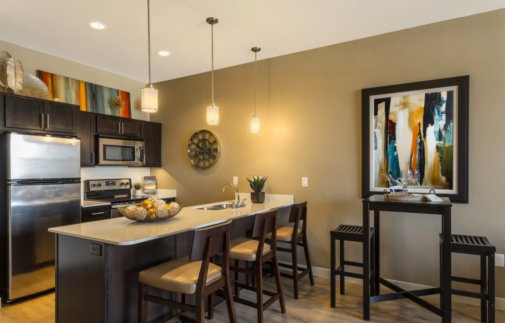 The Vue at Sugar House Crossing apartment kitchen & dining area.